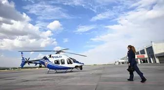 Emniyet Genel Müdürlüğü'nde Görev Yapan Kadın Helikopter Pilotu Vatandaşların Huzur ve Güvenliği İçin Görev Yapıyor