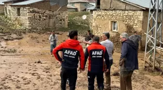 Erzincan'ın Tercan ilçesinde sağanak nedeniyle meydana gelen sel hasara yol açtı