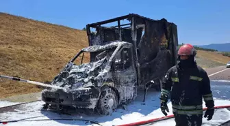 Gebze-İzmir Otoyolu'nda Kamyonet Alev Aldı