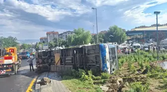 Keçiören'de belediye otobüsü devrildi, 5 kişi yaralandı