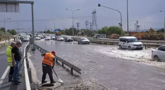 Ankara'da Sağanak Yağış Trafiği Olumsuz Etkiledi