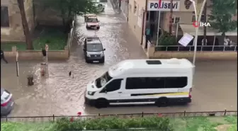 Bayburt'ta sağanak yağış cadde ve sokakları su bastı