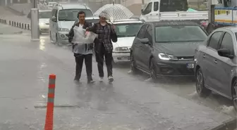 Ankara ve 3 kenti sağanak vurdu! Evleri su bastı, yollar göle döndü