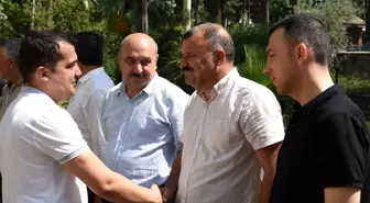 Adana'nın Karaisalı ilçesindeki Kaymakam Muhammed Huzeyfe Onur, yeni görev yerine alkışlarla uğurlandı