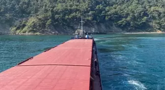 Mudanya'da karaya oturan kargo gemisi kurtarıldı