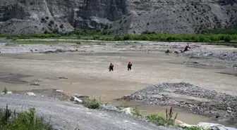 Erzurum'da sel ve heyelan sonucu suya kapılan çocuğun arama çalışmaları sürüyor