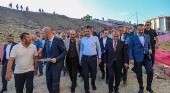 Bakan Kurum, Elazığ'da deprem konutlarını inceledi