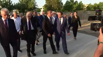 CHP Genel Başkanı Özgür Özel, Kıbrıs Barış Harekatı'nın 50. yıl dönümünde anıt mezarları ziyaret etti