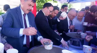 Erzurum'da Cuma Namazı Çıkışında İzdiham Yaşandı