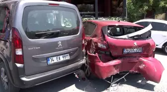 Ataşehir'de Ehliyetsiz Sürücü 3 Araça Çarptı