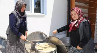 Ankara'nın Çubuk ilçesinde mahalle sakinlerine aşure ikramı