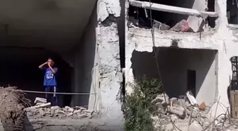 Filistinli çocuk, savaş enkazında ezan okudu