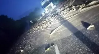 Giresun'da Sağanak Yağış Nedeniyle Yol Kapandı