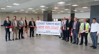 Kayseri'ye gelen gurbetçiler çiçeklerle karşılandı