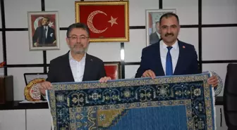 Tarım ve Orman Bakanı İbrahim Yumaklı, Demirci Belediye Başkanı Erkan Kara'yı ziyaret etti