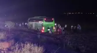 Afyonkarahisar'da Otobüs ve Otomobil Çarpışması: 1 Ölü, 4 Yaralı