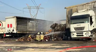 Ataşehir'de tır parkında çıkan yangın söndürüldü