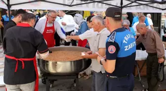 Bafra Belediyesi Muharrem Ayı Dolayısıyla Vatandaşlara Aşure Dağıttı