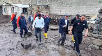 Çaldıran'da Sağanak Yağış Sele Neden Oldu