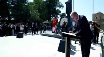 Cumhurbaşkanı Erdoğan, Lefkoşa'daki Atatürk Anıtı'na çelenk bıraktı