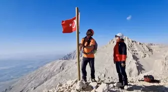 Kırşehirli Dağcılar Eznevit Zirvesine Türk Bayrağı Açtı