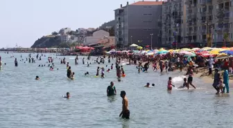 Tekirdağ'da Vatandaşlar Sıcak Havada Sahillerde Serinledi