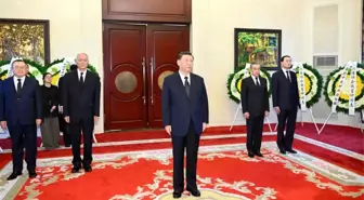 Xi Jinping, Vietnam Komünist Partisi Genel Sekreteri Nguyen Phu Trong'un Vefatı Üzerine Taziyelerini İletmek İçin Vietnam Büyükelçiliği'ne Gitti