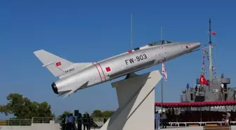 Kıbrıs Barış Harekatı'nda kullanılan F-100 Super Sabre modeli savaş uçağının anıtı Girne'de açıldı