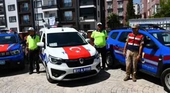 Hatay'da Emniyet Müdürlüğü ve Jandarma'ya 9 araç hibe edildi