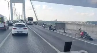 15 Temmuz Şehitler Köprüsü'nde Metrobüsle Motosiklet Kaza Yaptı