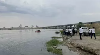 Edirne'de Meriç Nehri'ne giren 3 gençten 2'si hayatını kaybetti