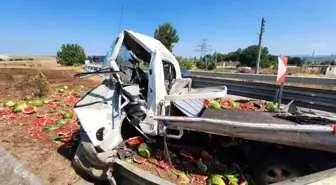 Balıkesir-Bursa Otobanında Karpuz Yüklü Kamyonet Kaza Yaptı