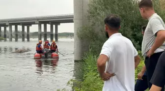 Edirne'de Nehirde Serinlemek İsterken Kaybolan Kadın ve Kurtarmaya Çalışan Kişi Aranıyor