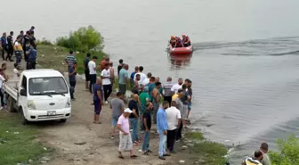 Edirne'de Nehirde Kaybolan 2 Kişi İçin Arama Kurtarma Çalışması Başlatıldı