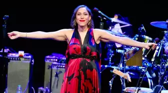 Pink Martini Harbiye'de konser verdi