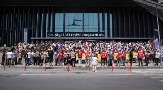 Şişli Belediyesi İşçileri Maaş Eksikliği Nedeniyle Oturma Eylemi Yaptı