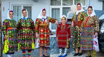 Tokat'ın Akarçay beldesinde geleneksel kıyafetler yaşatılıyor