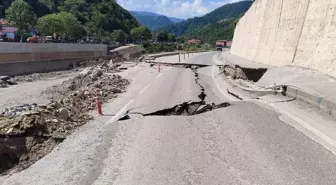 İnebolu'da Yol Çökmesi Meydana Geldi