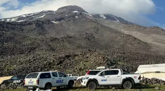 Ağrı Dağı'nda Kaybolan 2 Kişinin Cenazeleri İndiriliyor