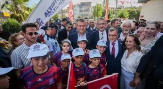 CHP Genel Başkanı Özgür Özel: 'Sokaktaki halkın memnuniyeti ve ilgisi, sizden beklentinin yüksek olduğunu gösteriyor'