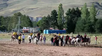 Bayburt Uluslararası Dede Korkut Şölenleri'nde At Çarpışması