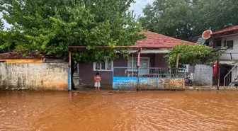 Uşak'ta Sağanak ve Dolu Hayatı Olumsuz Etkiledi