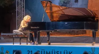 Gümüşlük Müzik Festivali'nde Fransız piyanist Caroline Sageman konser verdi