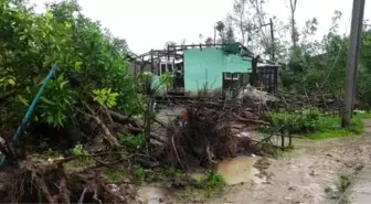 Kasırga Yangon'da 71 evi yerle bir etti