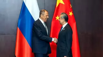 Çin Dışişleri Bakanı Wang Yi, Rus mevkidaşı Sergey Lavrov ile görüştü