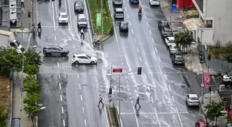 İstanbul'da Gece Başlayan Yağmur Trafiği Etkiledi