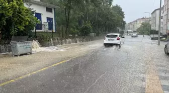 Bartın'da sağanak yağış günlük yaşamı olumsuz etkiledi