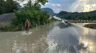 Bartın'da sağanak yağış nedeniyle yaşam olumsuz etkilendi