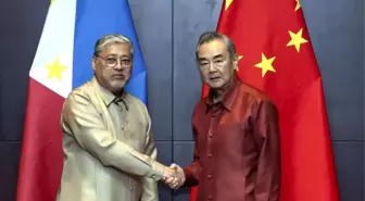 Çin Dışişleri Bakanı Wang Yi, Filipinler Dışişleri Bakanı Enrique Manalo ile görüştü