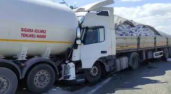 Manisa'da kömür yüklü tırın LPG tankere çarpması sonucu 1 kişi yaralandı